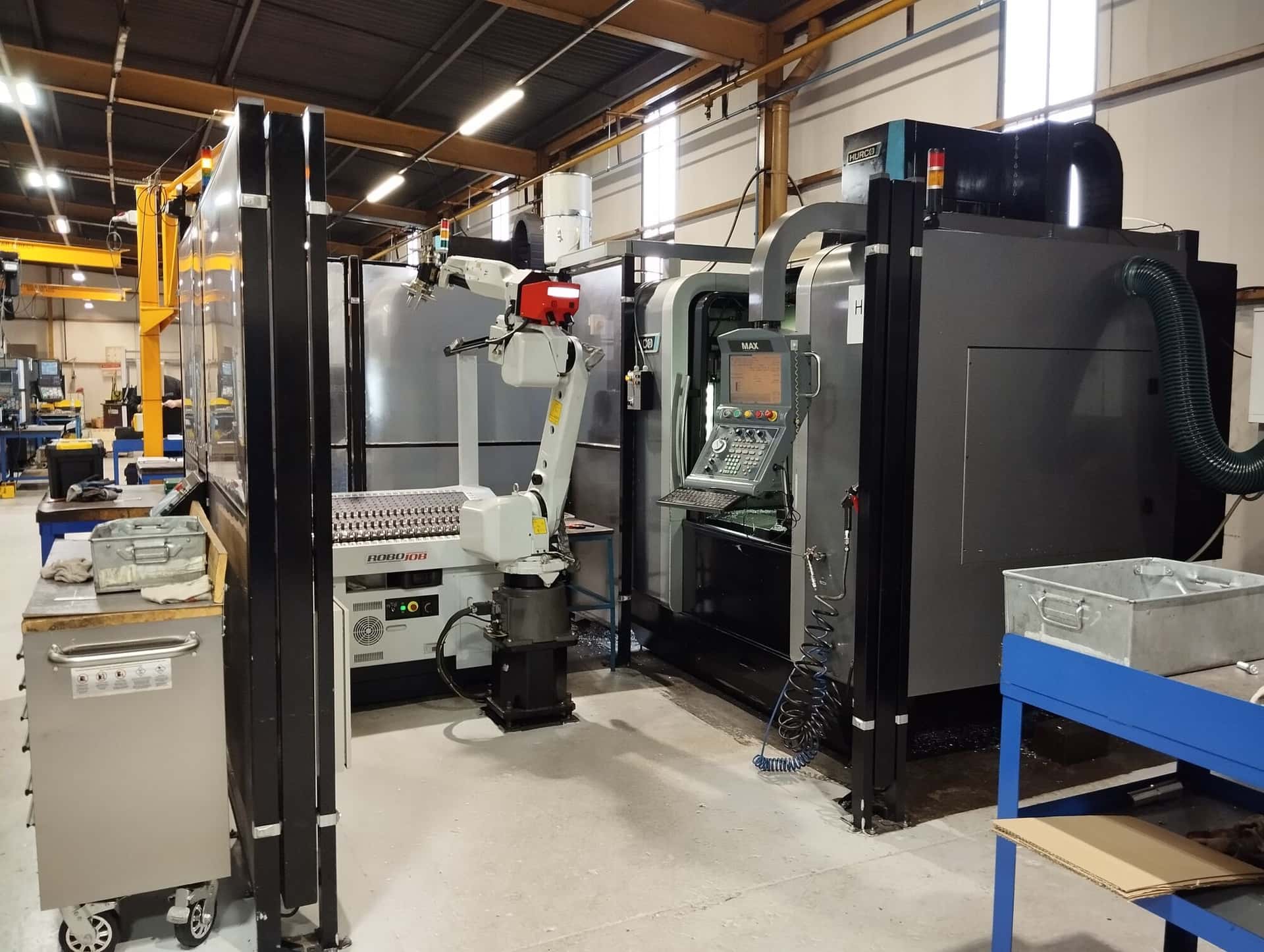 Fanuc robot loading a machining centre